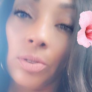 Meet your Posher, Monique